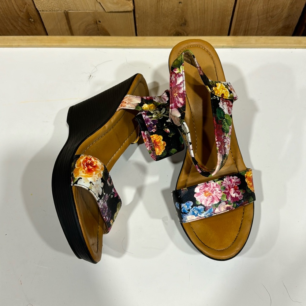Floral wedges